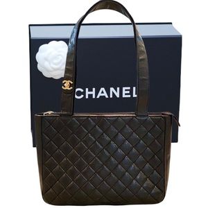 Chanel 🎀 Caviar CC Logo Turn Lock Jumbo Gold Hardware Quilted Tote